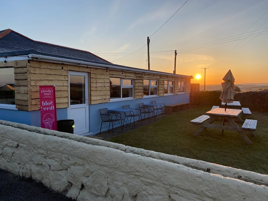 The Offbeat Bar & Kitchen Crantock Offbeat Bars